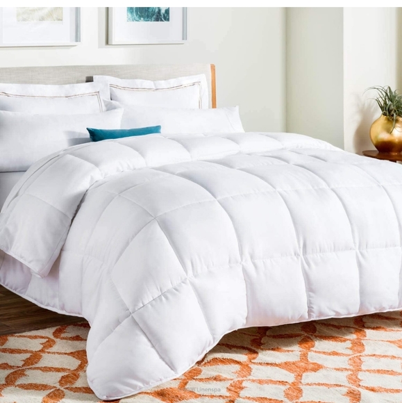 NEW Hypoallergenic Plush Alternative Comforter